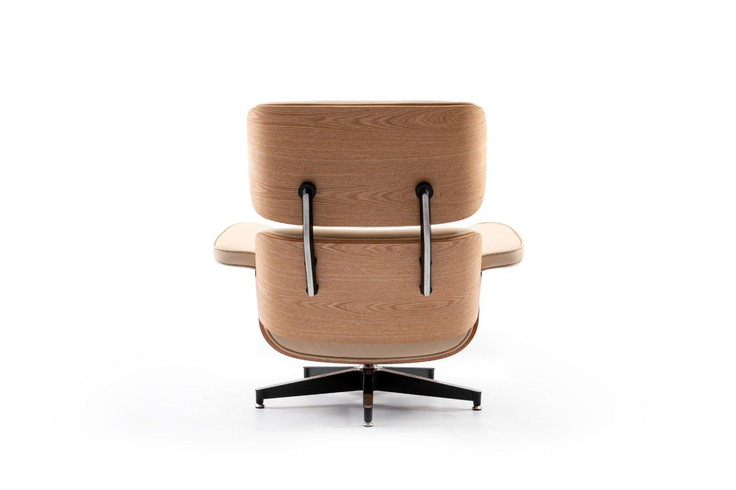 כורסא מעוצבת בצבע שנהב חמים ועץ אגוז בהיר