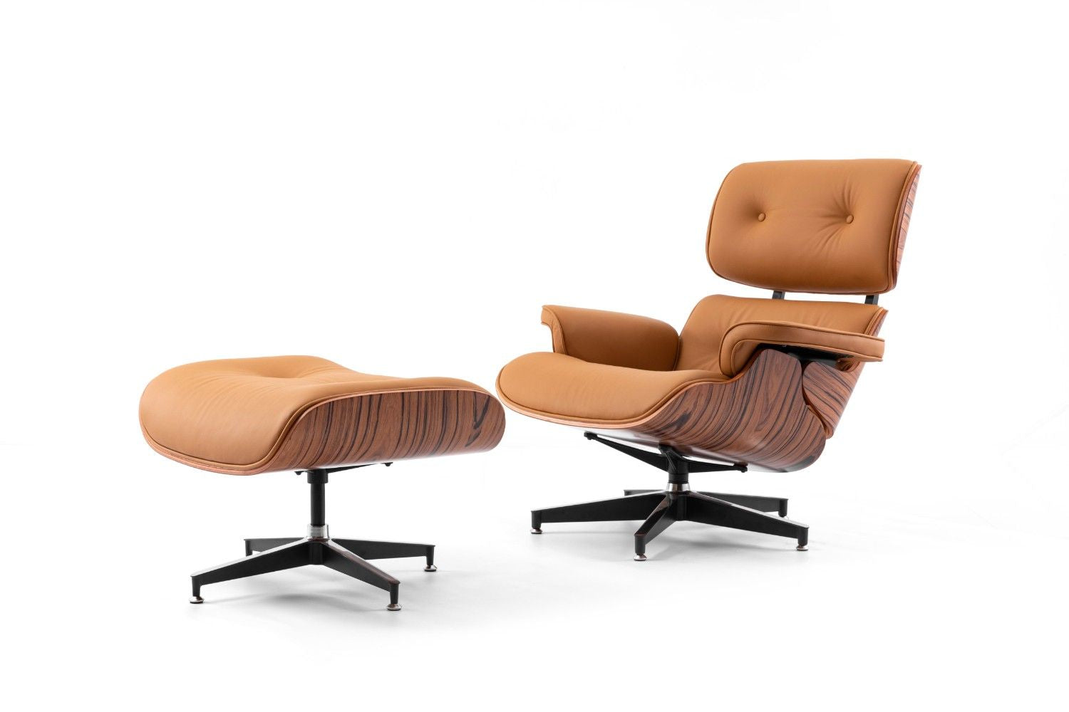 כורסא מעוצבת בצבע חום קאמל ועץ אגוז טבעי