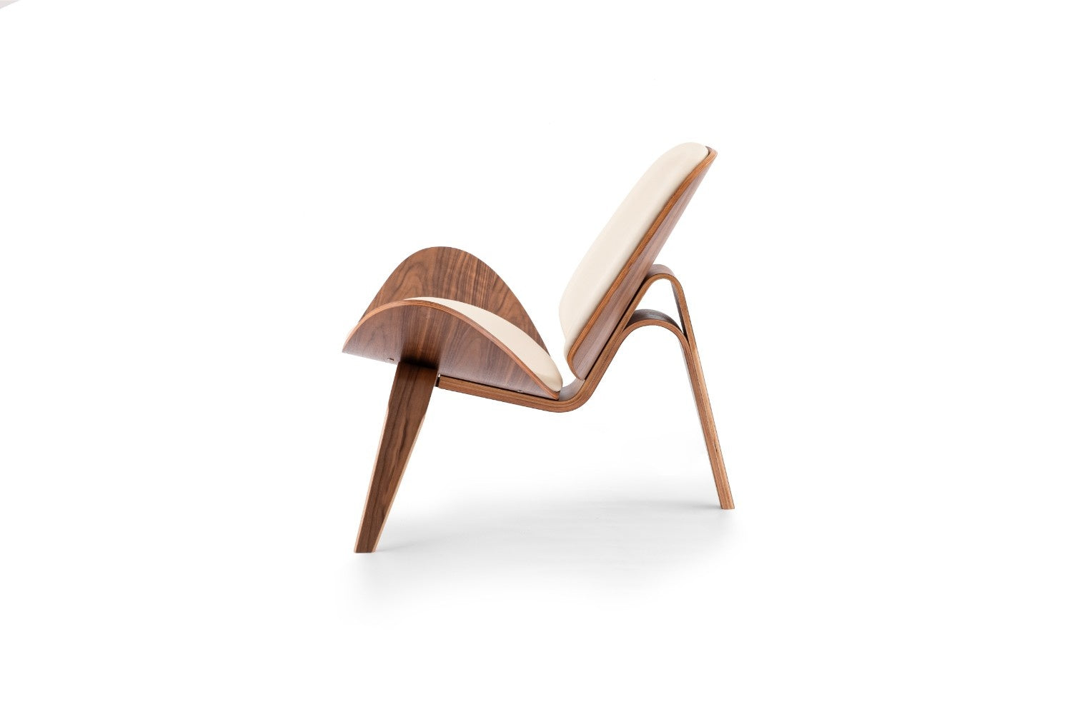 כיסא עץ בצבע שמנת ועץ אגוז כהה