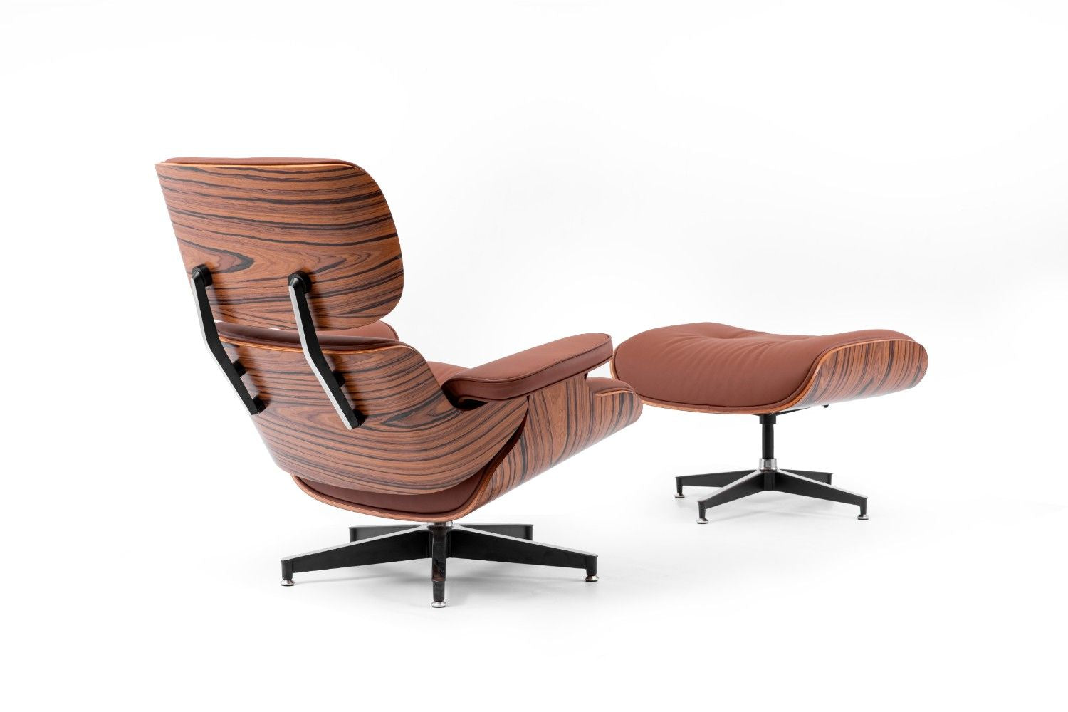 כורסא מעוצבת בצבע חום רויאל ועץ אגוז טבעי