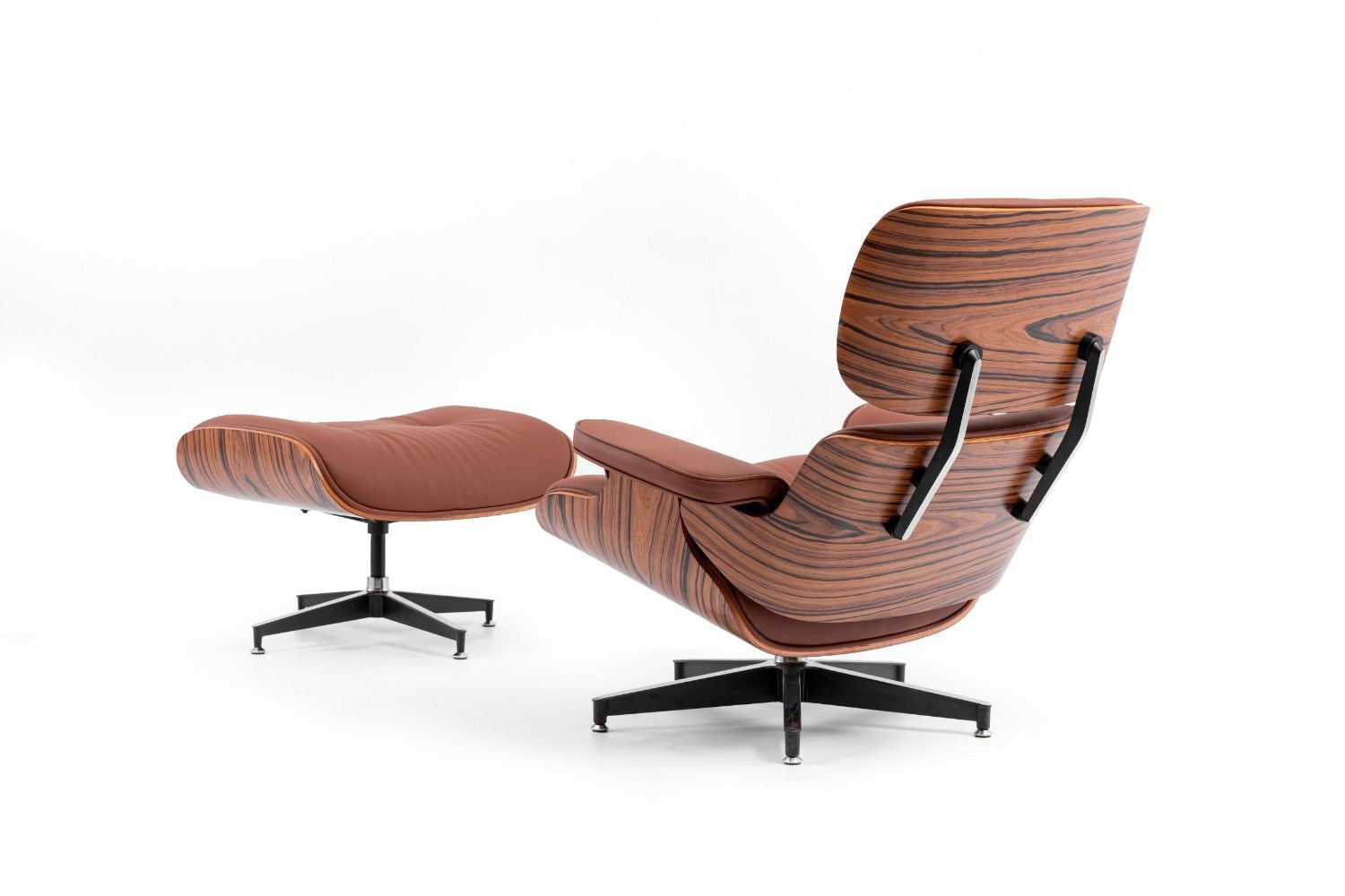 כורסא מעוצבת בצבע חום רויאל ועץ אגוז טבעי