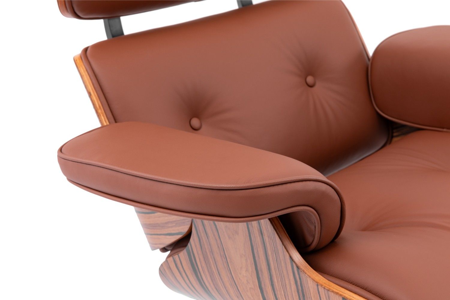 כורסא מעוצבת בצבע חום רויאל ועץ אגוז טבעי