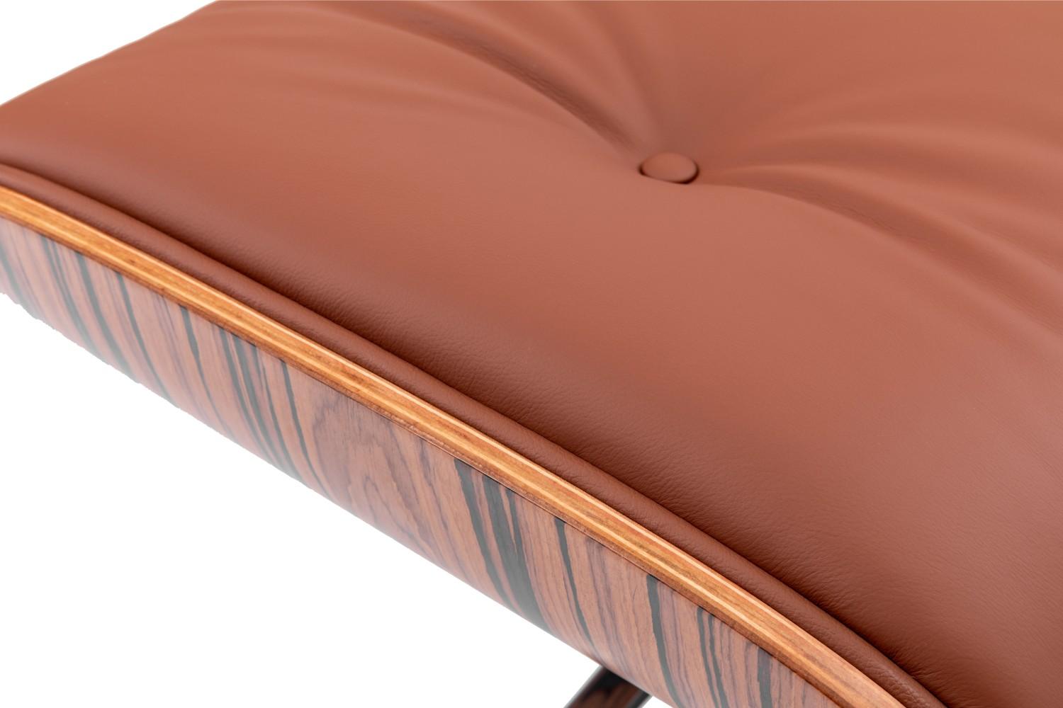 כורסא מעוצבת בצבע חום רויאל ועץ אגוז טבעי