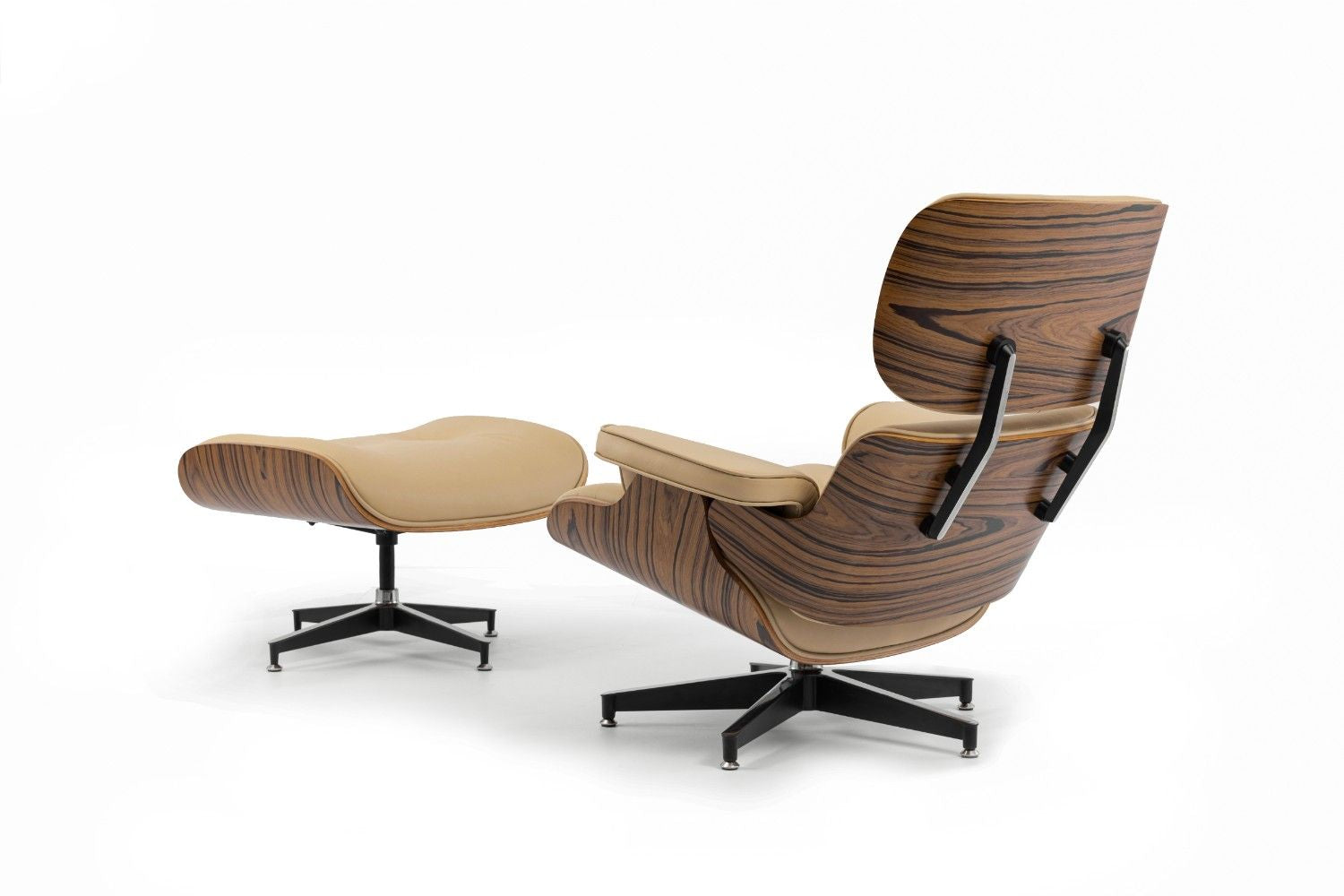 כורסא מעוצבת בצבע חרדל צרפתי ועץ אגוז טבעי