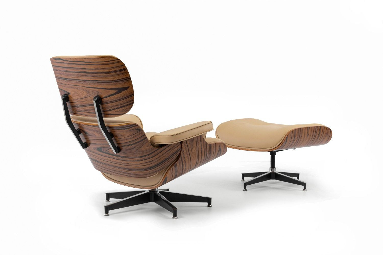 כורסא מעוצבת בצבע חרדל צרפתי ועץ אגוז טבעי