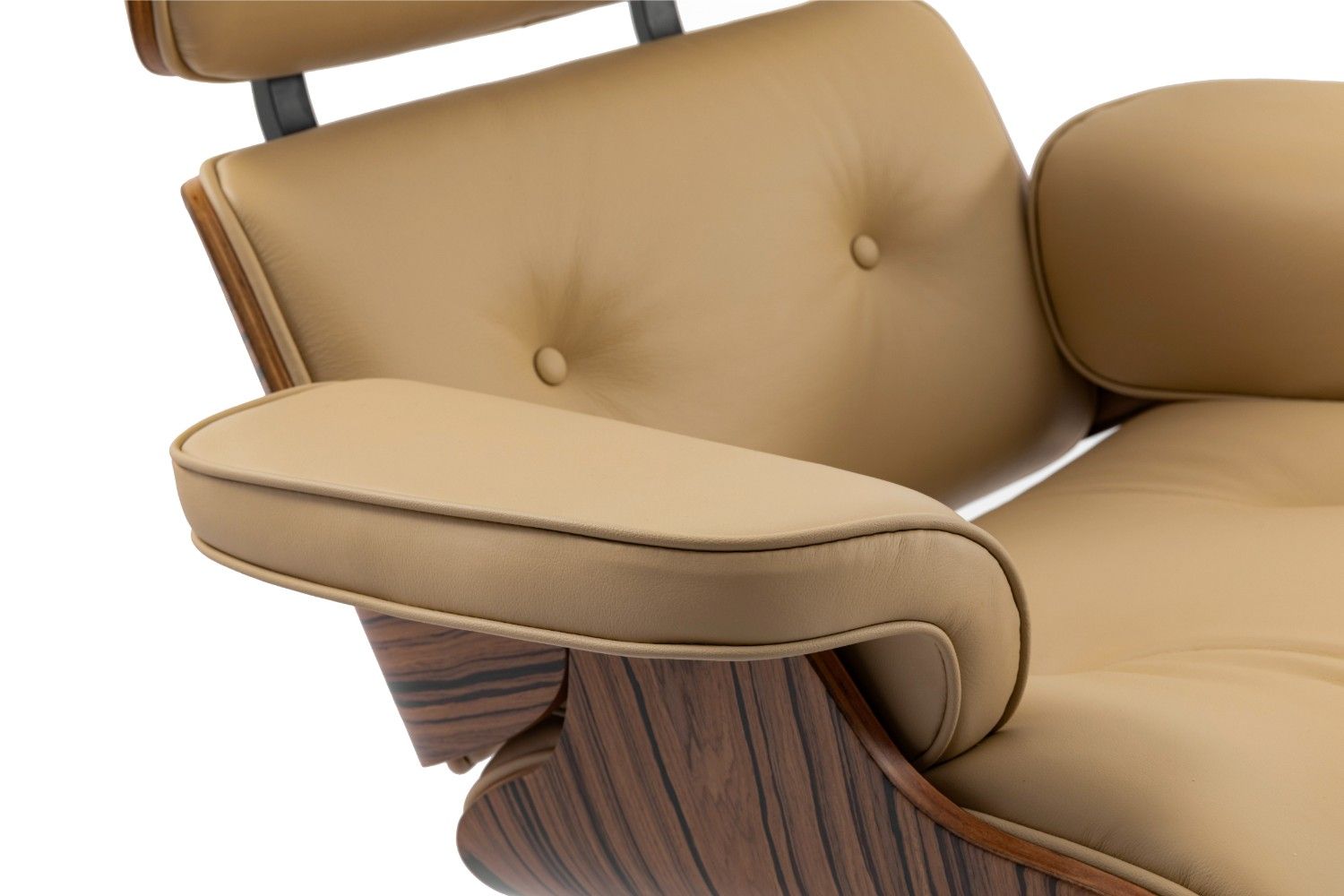 כורסא מעוצבת בצבע חרדל צרפתי ועץ אגוז טבעי